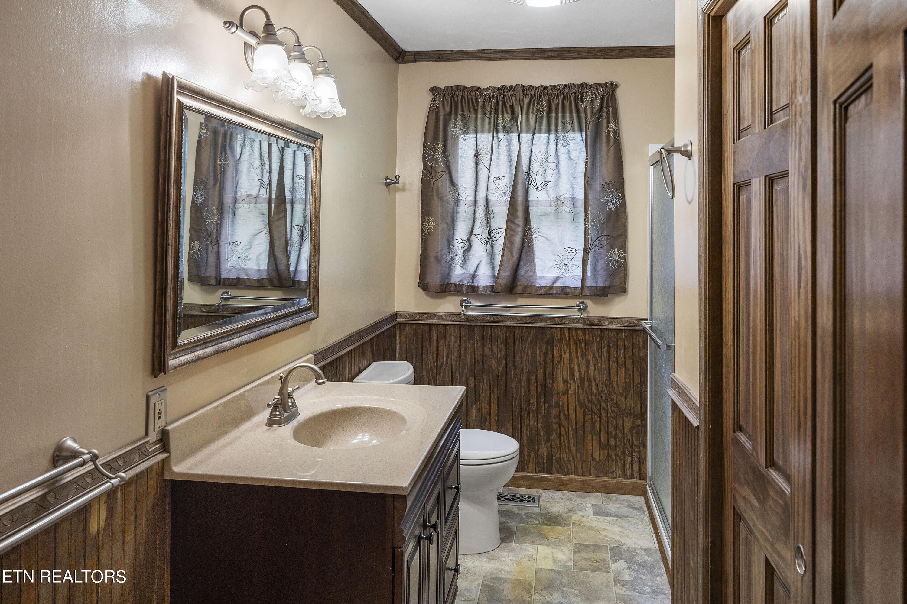 264 Sherwood Road Powell, TN 37849 - Photo 16 of 28 L40A7293