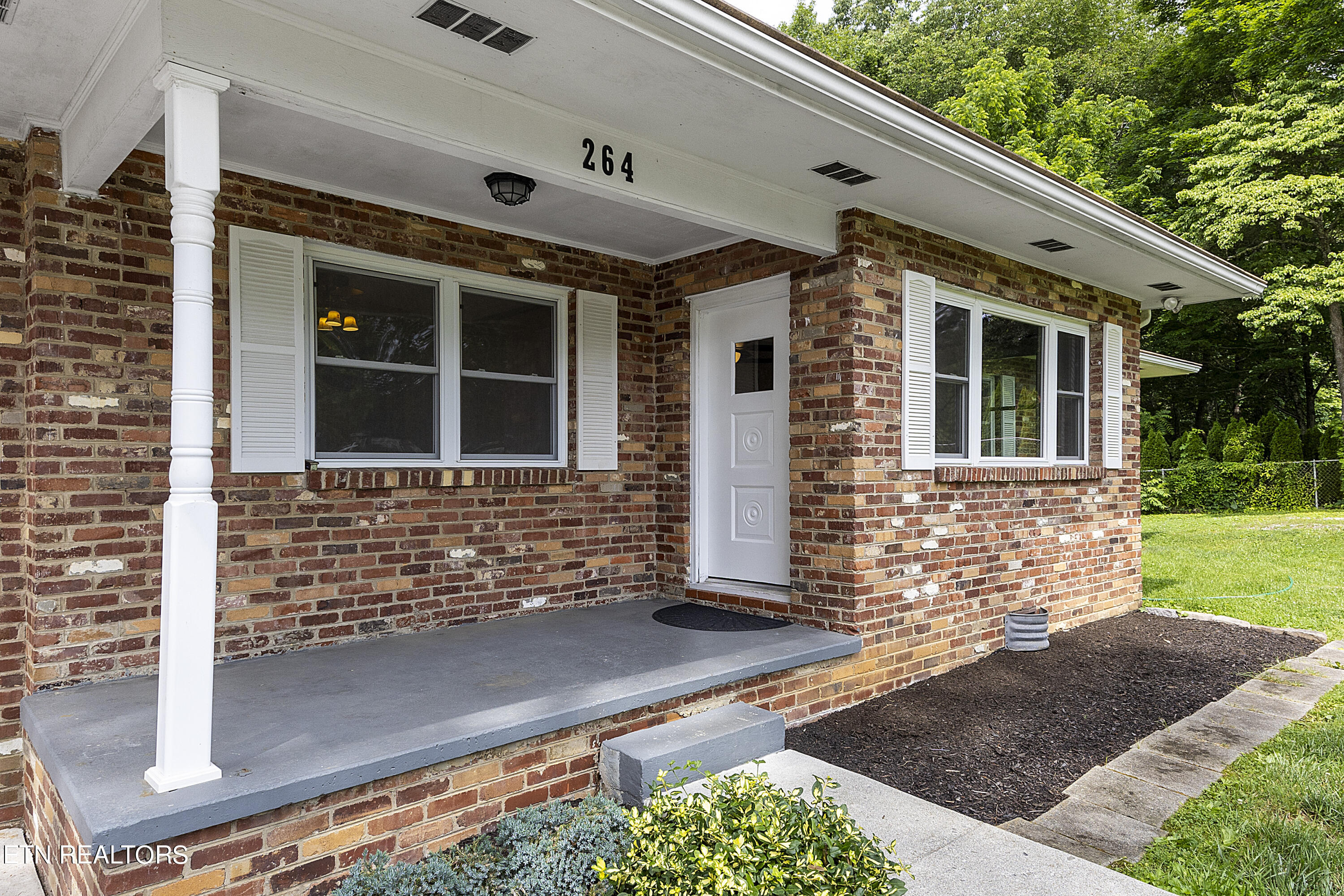 264 Sherwood Road Powell, TN 37849 - Photo 3 of 28 L40A7250