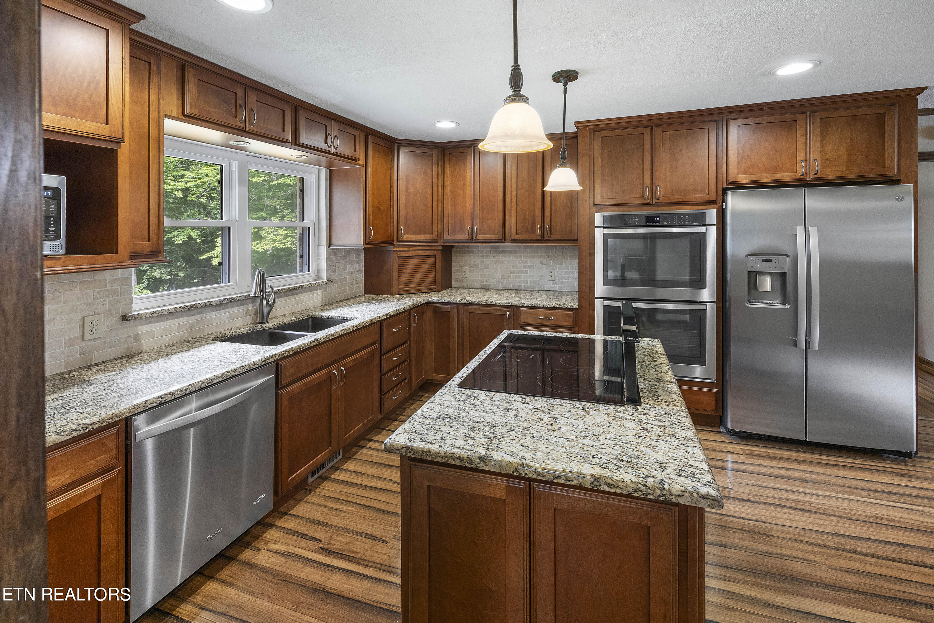 264 Sherwood Road Powell, TN 37849 - Photo 10 of 28 L40A7275