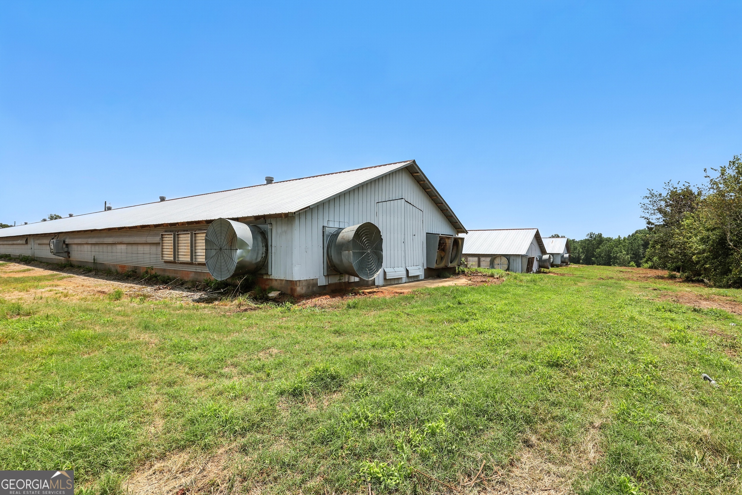 334 Brock Road Toccoa, GA 30577 - Photo 17 of 17 a backyard of a house with table and chairs