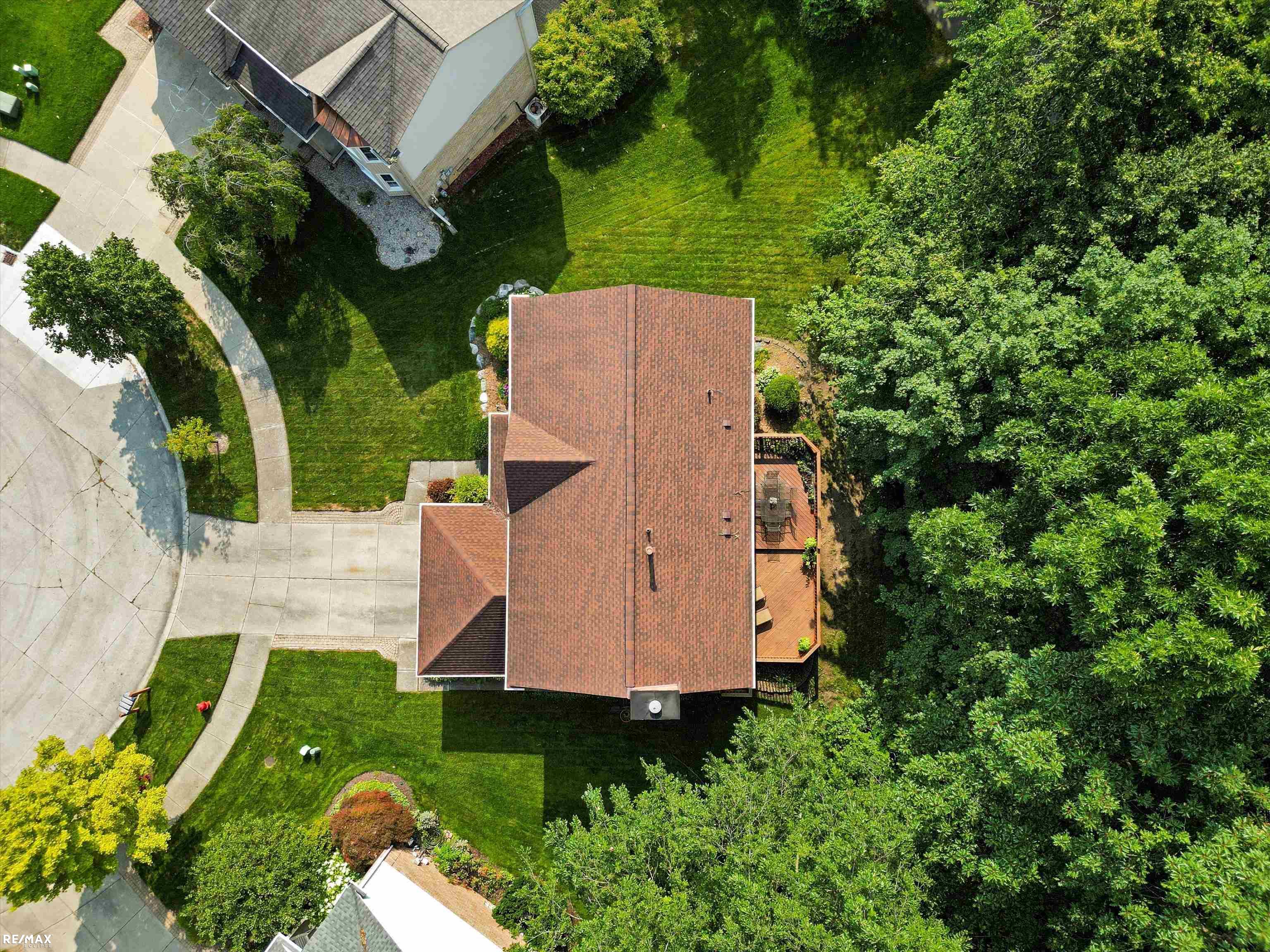 1275 Thames Court Rochester Hills, MI 48307 - Photo 6 of 43