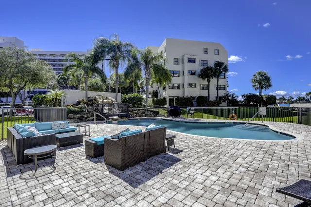 $550,000 | 372 Golfview Road, Unit 403, North Palm Beach, FL 33408