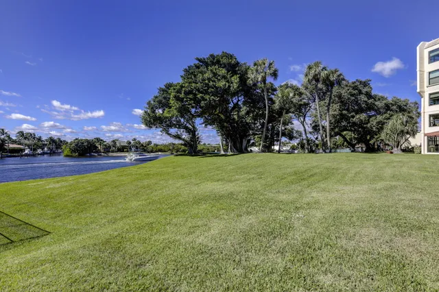 $550,000 | 372 Golfview Road, Unit 403, North Palm Beach, FL 33408