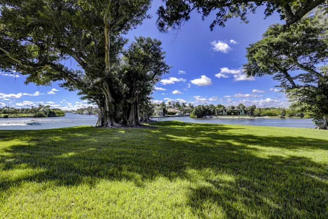 $550,000 | 372 Golfview Road, Unit 403, North Palm Beach, FL 33408