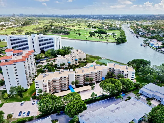 $550,000 | 372 Golfview Road, Unit 403, North Palm Beach, FL 33408