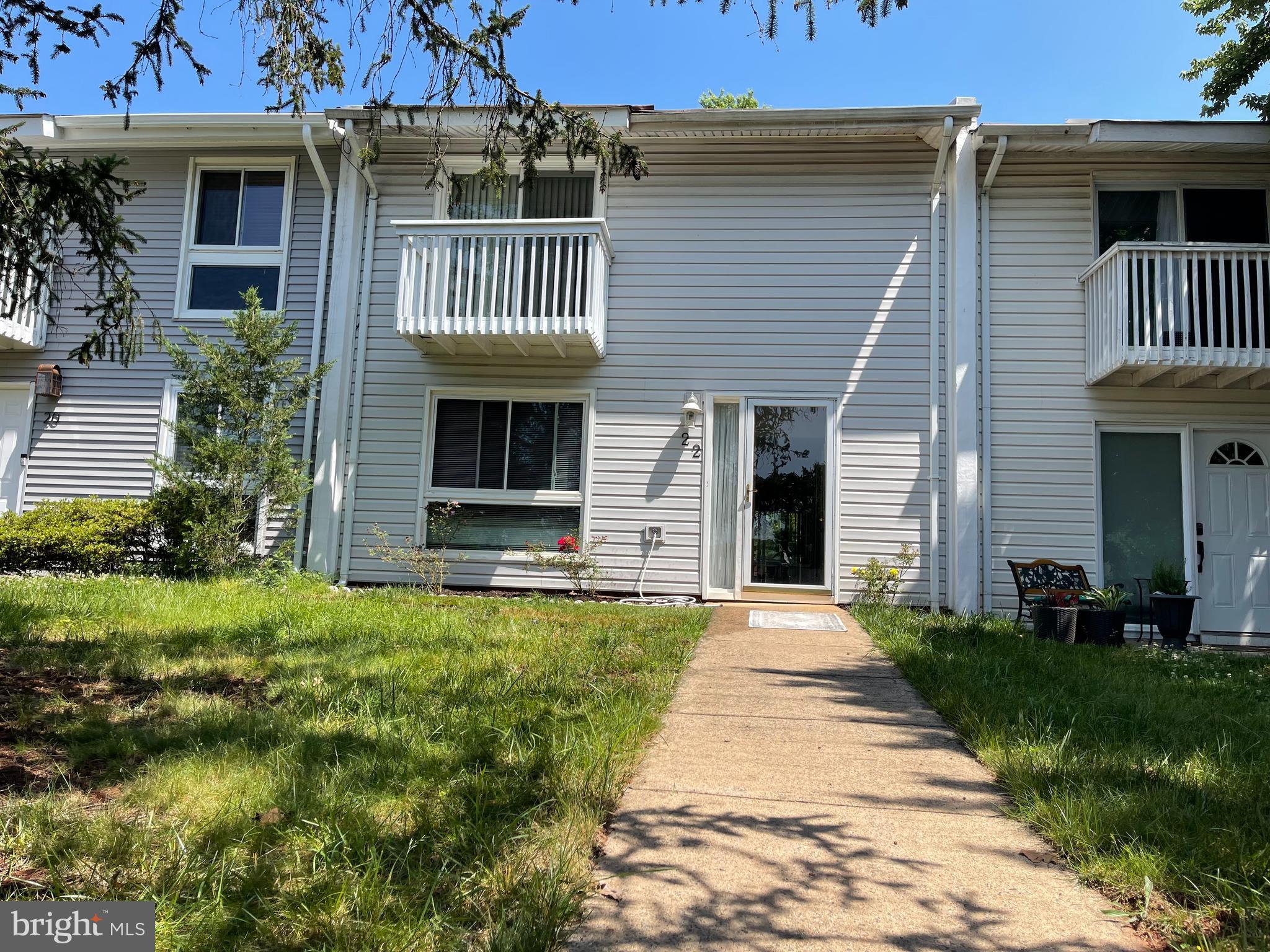 22 Howard Place Sterling, VA 20164 - Photo 2 of 18