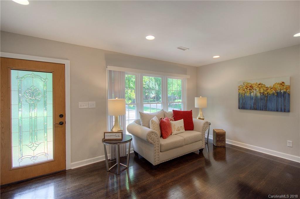 853 Log Cabin Road Charlotte, NC 28213 - Photo 5 of 28 Gallery Image 5