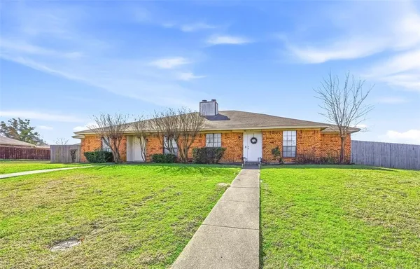 $238,500 | 412 Amber Lane, DeSoto, TX 75115