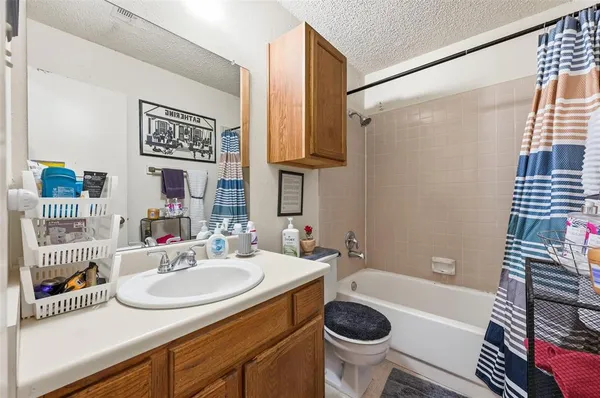 $238,500 | 412 Amber Lane, DeSoto, TX 75115