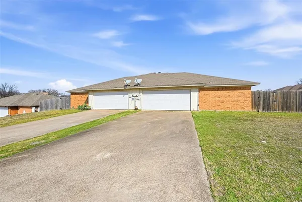 $238,500 | 412 Amber Lane, DeSoto, TX 75115
