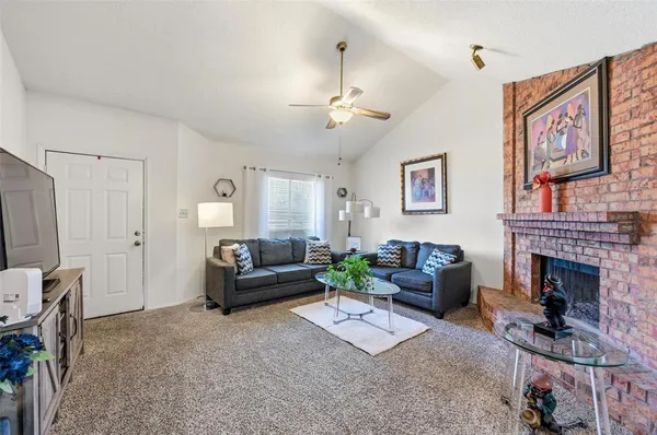 $238,500 | 412 Amber Lane, DeSoto, TX 75115