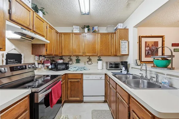$238,500 | 412 Amber Lane, DeSoto, TX 75115