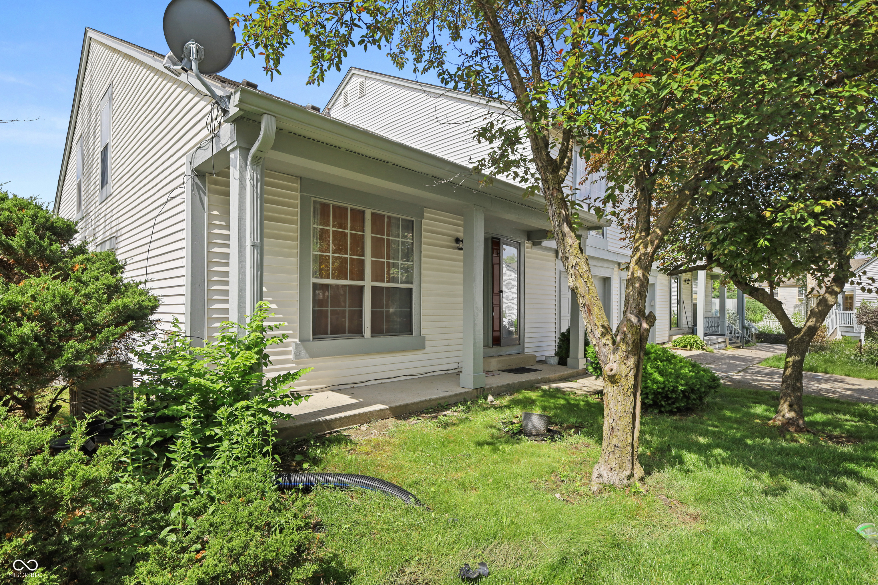 2524 Chaseway Court Indianapolis, IN 46268 - Photo 3 of 25