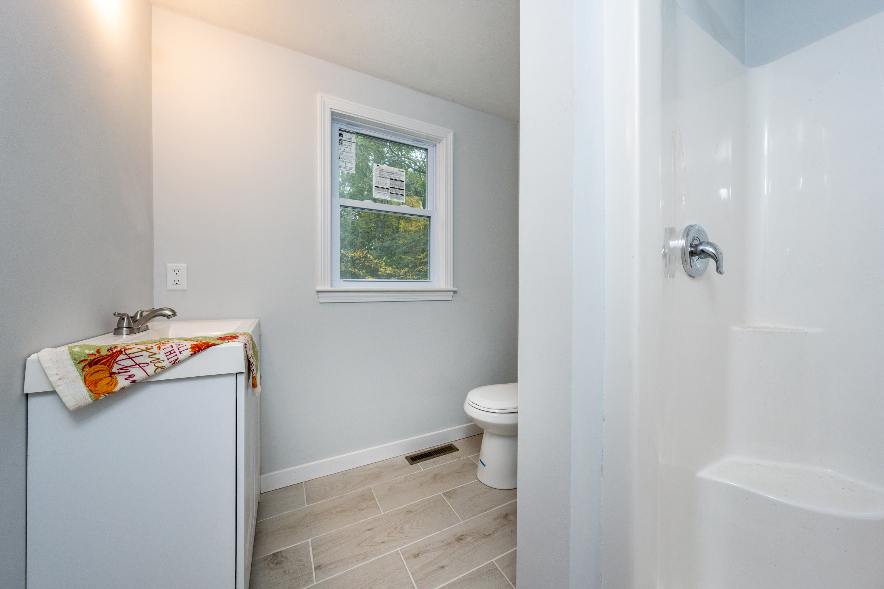 432 Skunknet Road Centerville, MA 02632 - Photo 7 of 18 a bathroom with a toilet and a shower