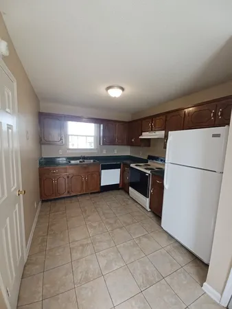 $1,095 | 920 Van Buren Avenue, Oak Grove, KY 42262