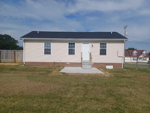 $1,095 | 920 Van Buren Avenue, Oak Grove, KY 42262