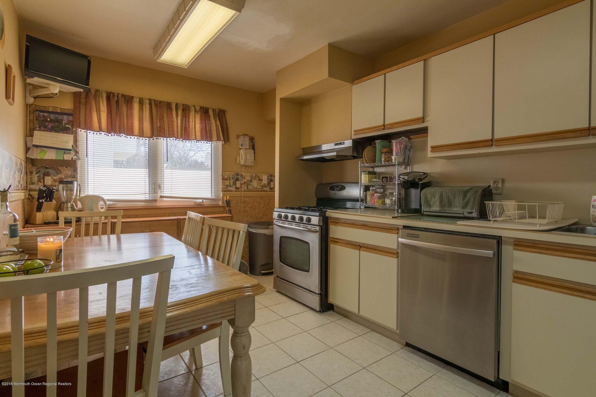 8 Tralee Road Hazlet, NJ 07730 - Photo 12 of 20 8 Tralee Rd - Kitchen