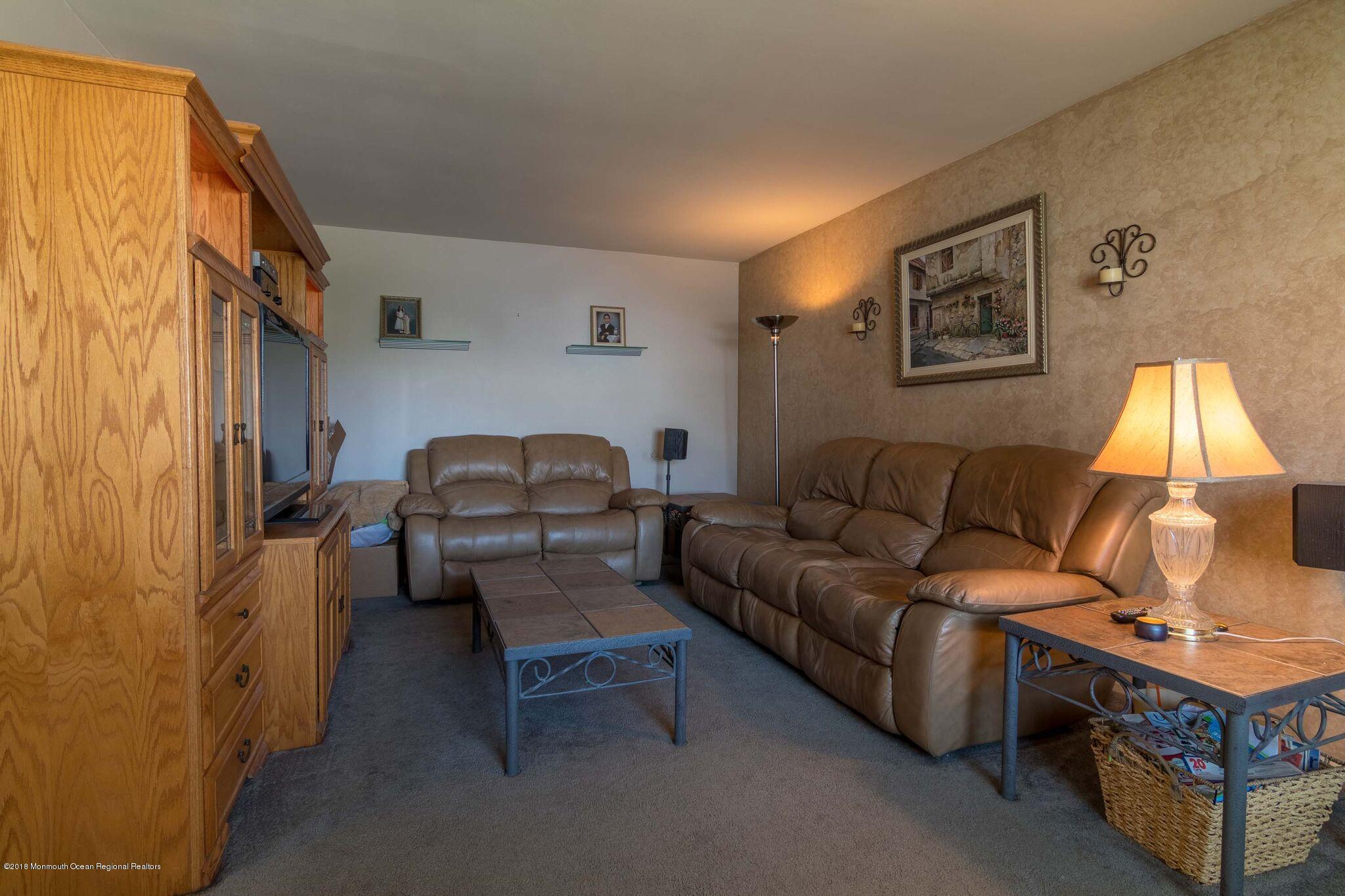 8 Tralee Road Hazlet, NJ 07730 - Photo 4 of 20 8 Tralee Rd Family Room