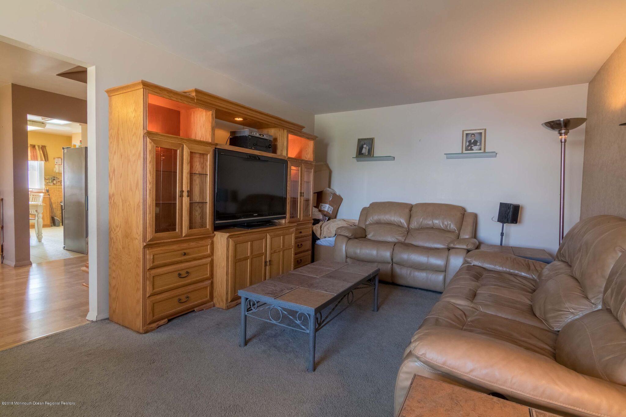 8 Tralee Road Hazlet, NJ 07730 - Photo 6 of 20 8 Tralee Rd - Fam Room 3