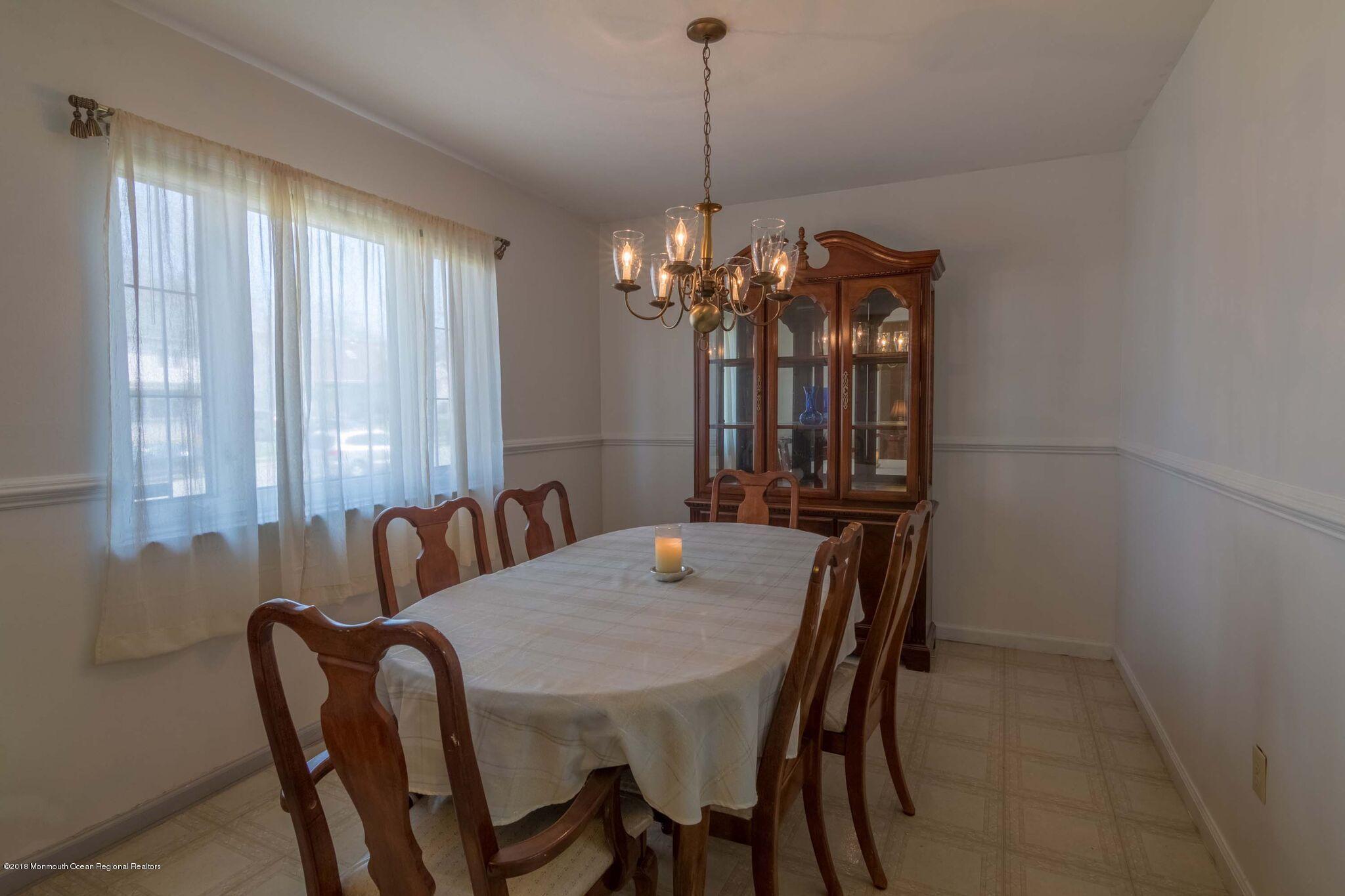 8 Tralee Road Hazlet, NJ 07730 - Photo 8 of 20 8 Tralee Rd DR