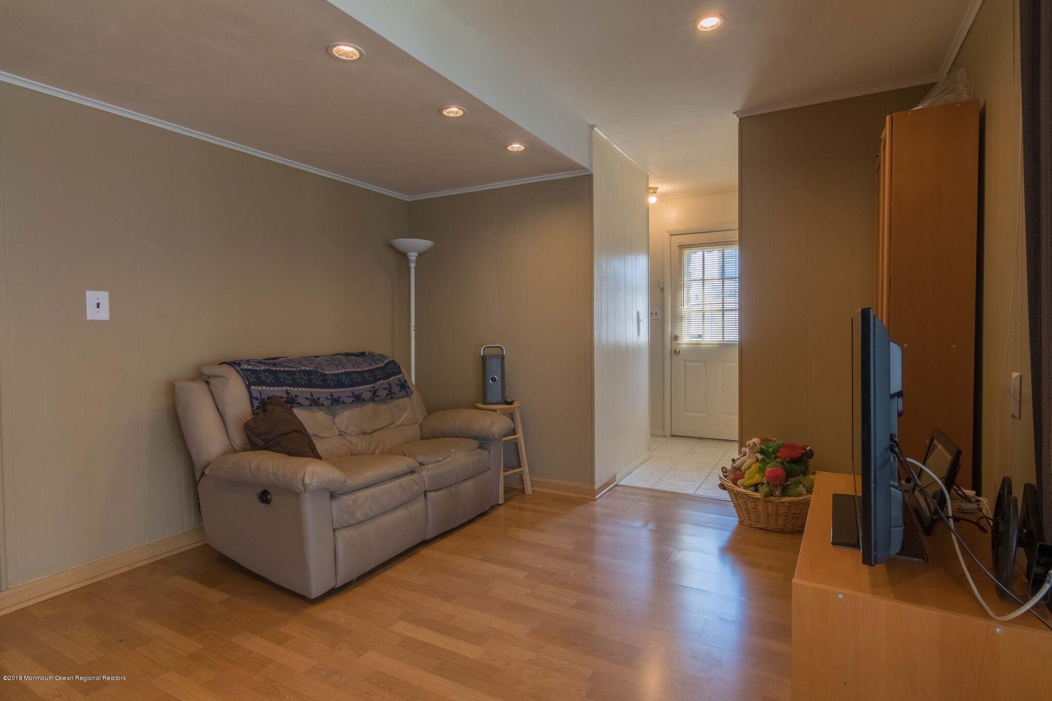 8 Tralee Road Hazlet, NJ 07730 - Photo 9 of 20 8 Tralee Rd LR