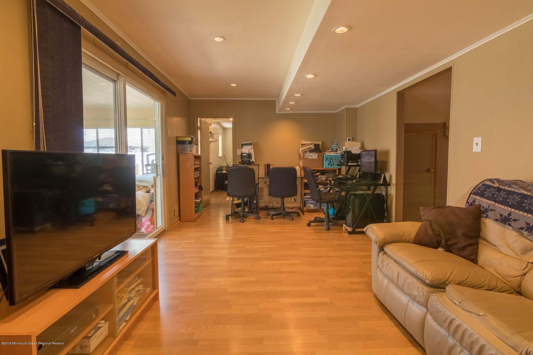 8 Tralee Road Hazlet, NJ 07730 - Photo 10 of 20 8 Tralee Rd LR2