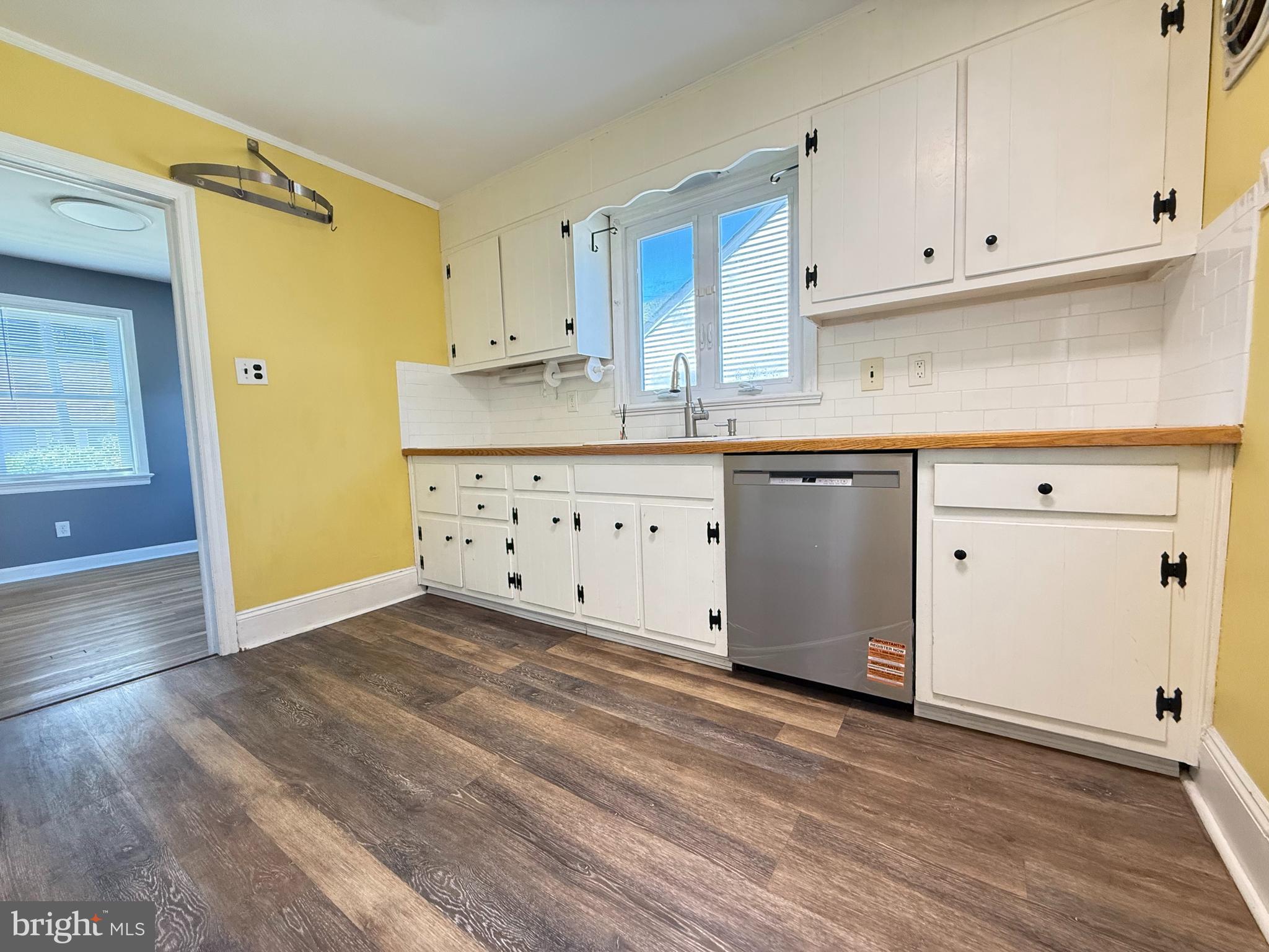 210 Kuser Road Hamilton, NJ 08619 - Photo 4 of 21