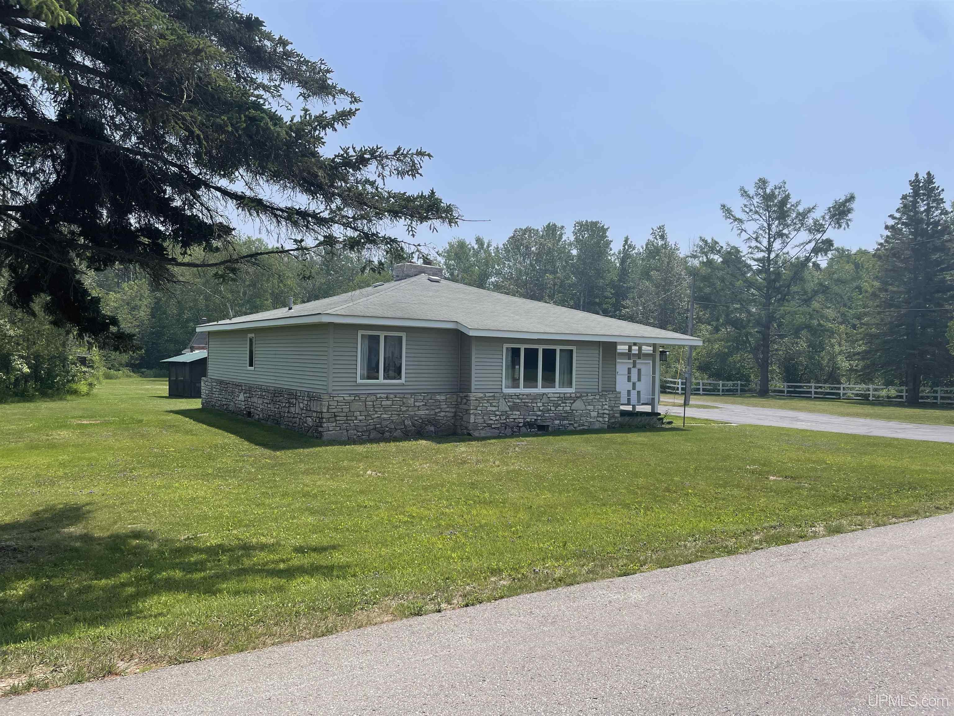 466 Hubble Road Manistique, MI 49854 - Photo 10 of 16 Gallery Image 10