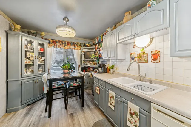 $275,000 | 822 Minnesota Circle, Carol Stream, IL 60188