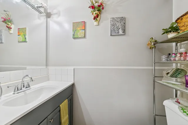 $275,000 | 822 Minnesota Circle, Carol Stream, IL 60188