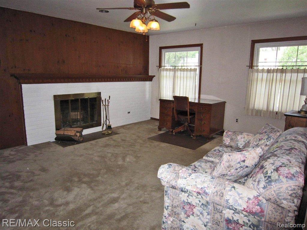 32325 Red Clover Road Farmington, MI 48334 - Photo 2 of 11 redfr1.jpg