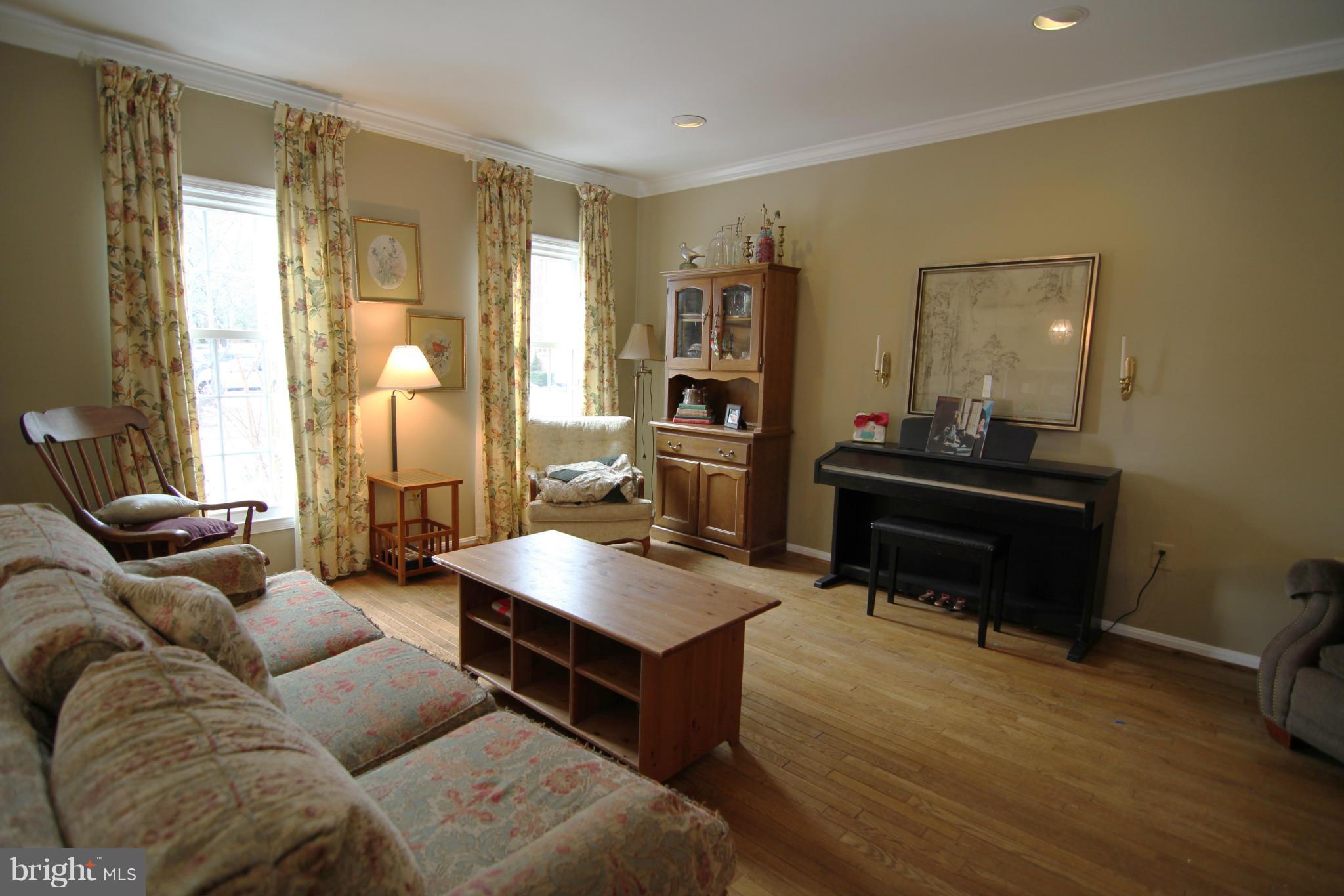 6801 Wild Rose Court Springfield, VA 22152 - Photo 3 of 15 Living Room