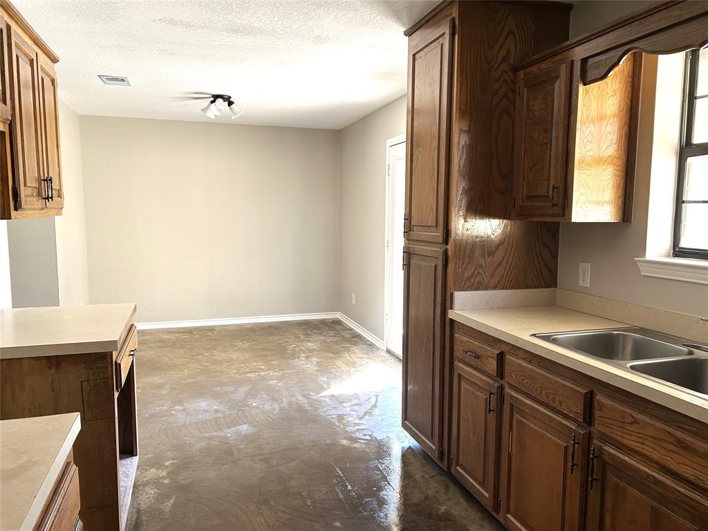 1104 Meadow Drive Athens, TX 75751 - Photo 7 of 15