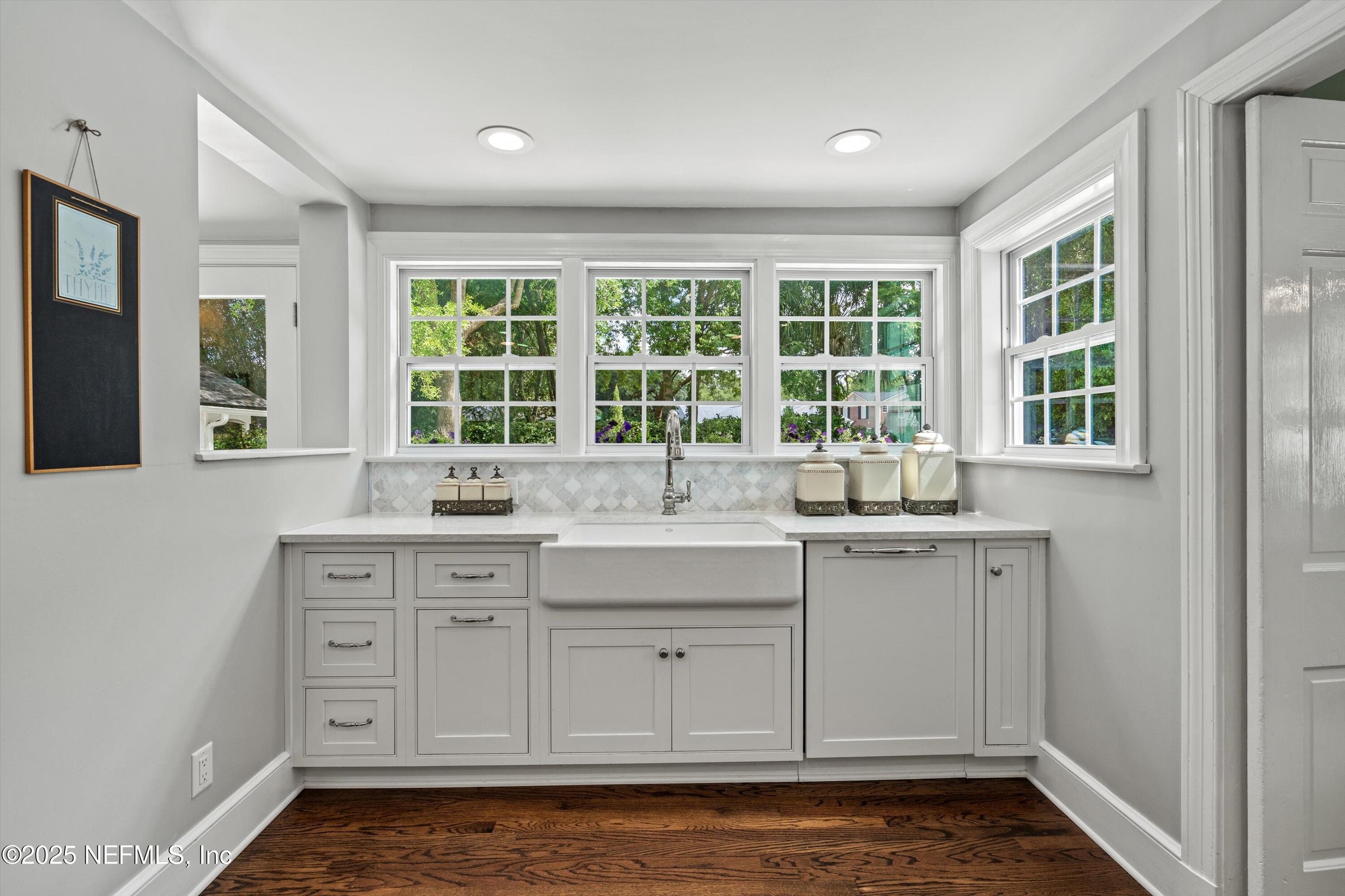 1147 Greenridge Road Jacksonville, FL 32207 - Photo 14 of 55 13-Kitchen