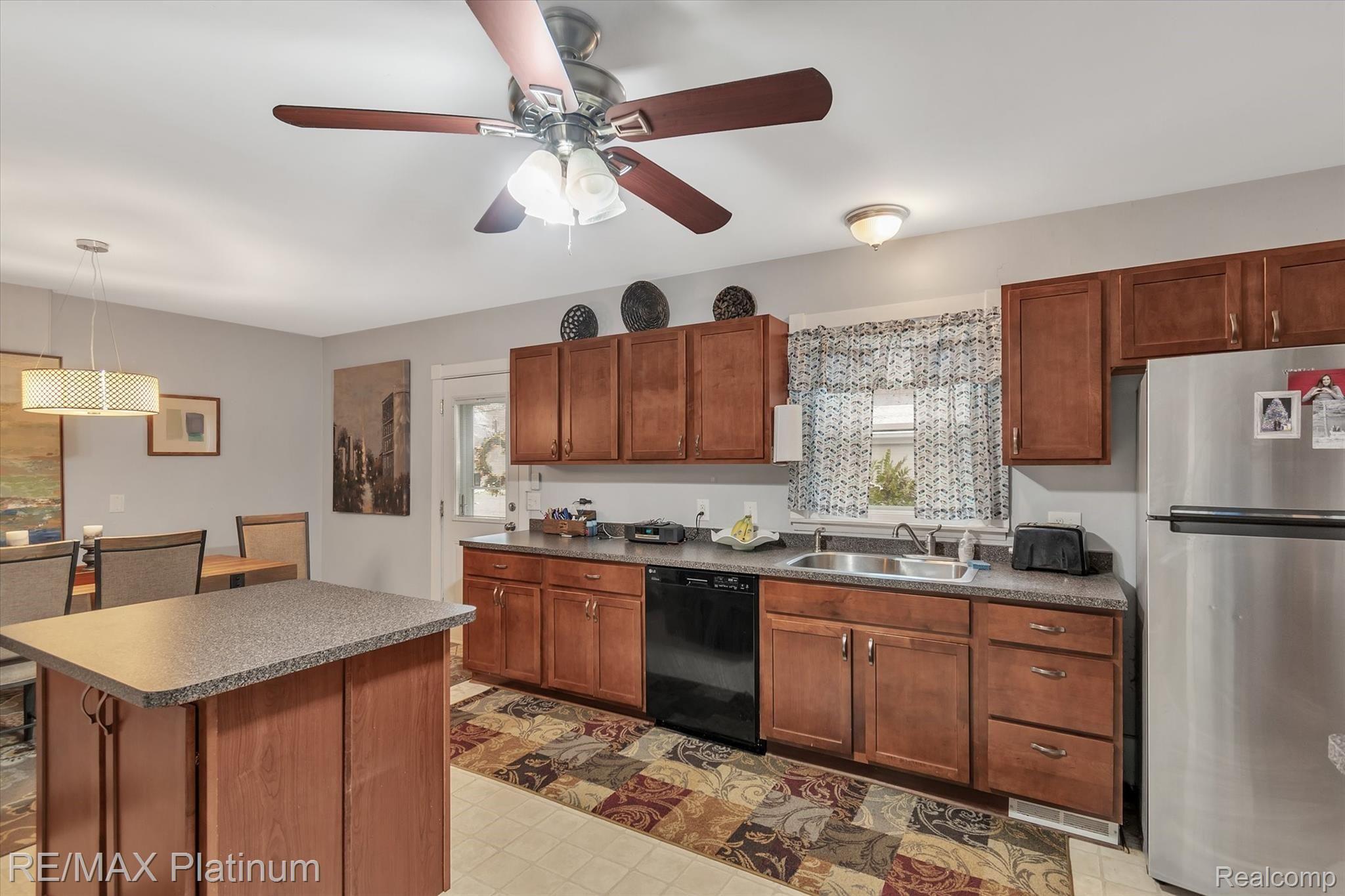 220 Jewett Street Howell, MI 48843 - Photo 12 of 30 Kitchen