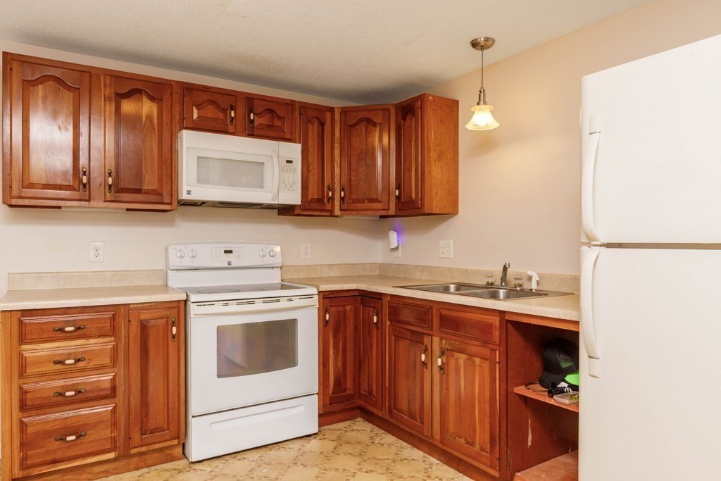 90 Ridgewood Lane, Unit 10 Gardner, MA 01440 - Photo 2 of 6