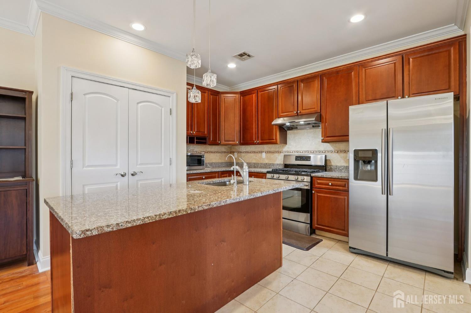 32 Cinder Road, Unit 3 Edison, NJ 08820 - Photo 10 of 39