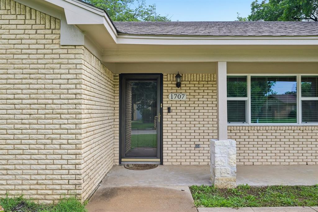 1707 Park Ridge Terrace Arlington, TX 76012 - Photo 4 of 40