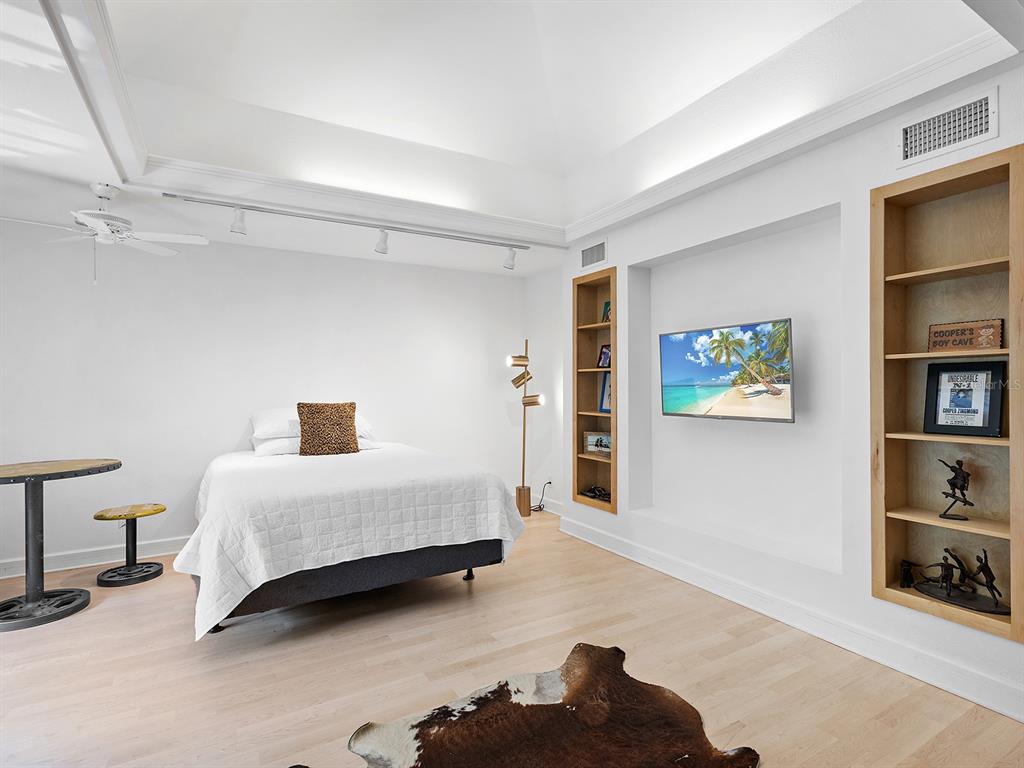 2613 Temple Street Sarasota, FL 34239 - Photo 26 of 54