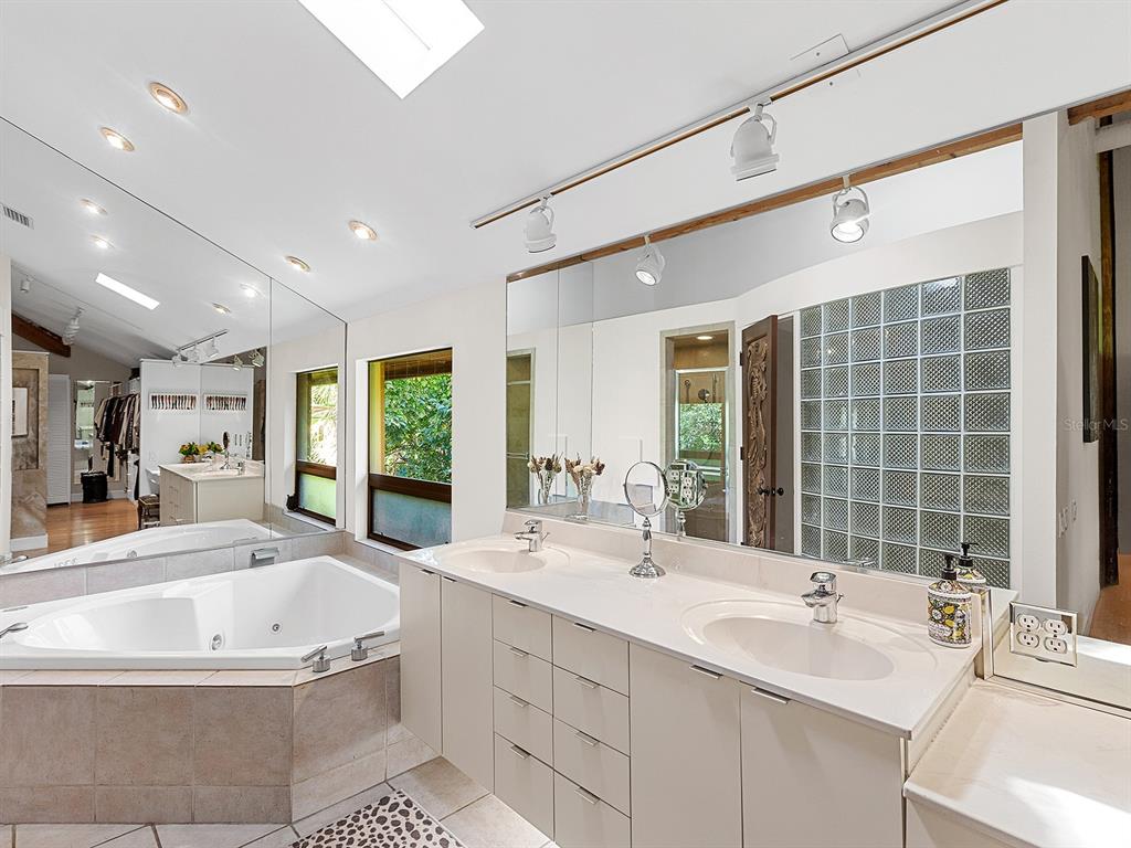 2613 Temple Street Sarasota, FL 34239 - Photo 39 of 54