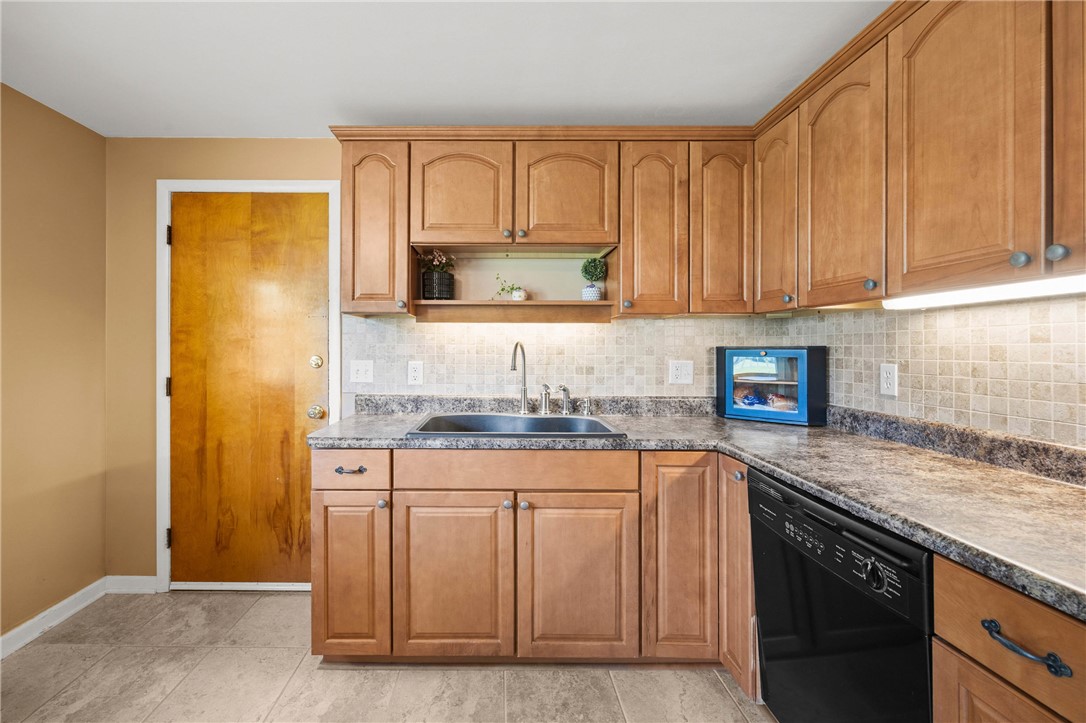 648 Meadowbriar Road Greece, NY 14616 - Photo 11 of 50