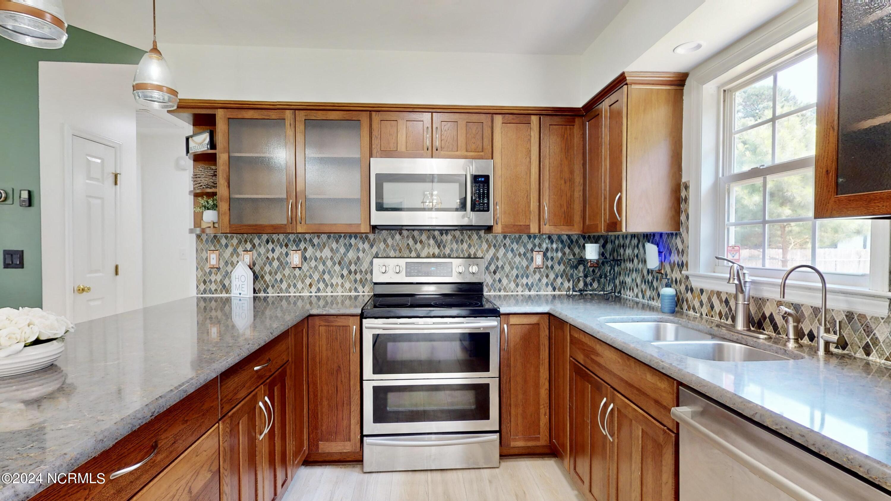 1164 Tebo Road New Bern, NC 28562 - Photo 10 of 42 Silestone quartz countertops