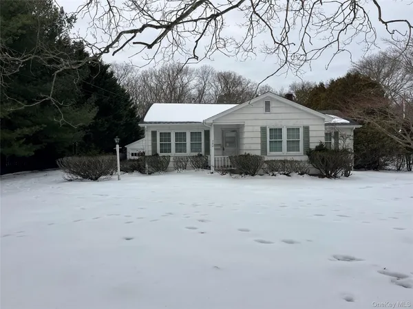 $600,000 | 300 Hewlett Avenue, East Patchogue, NY 11772