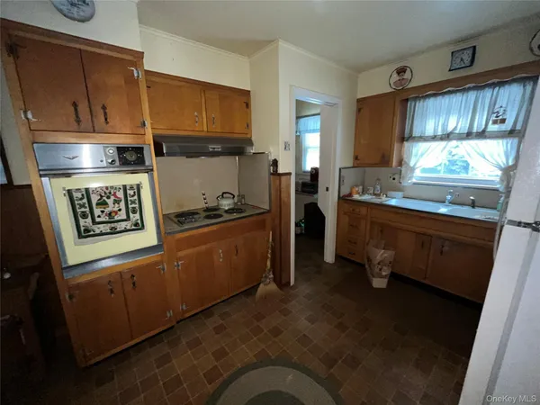 $600,000 | 300 Hewlett Avenue, East Patchogue, NY 11772