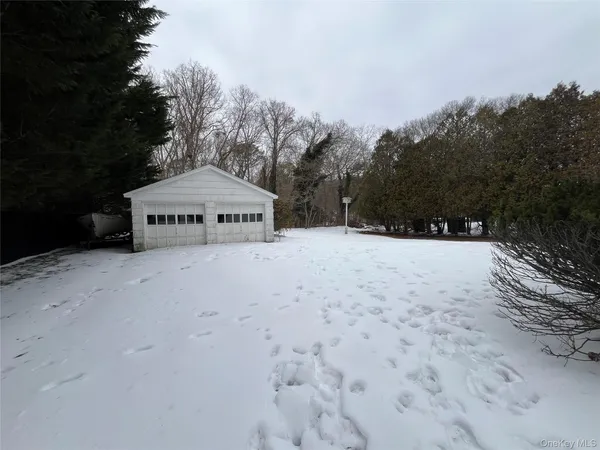 $600,000 | 300 Hewlett Avenue, East Patchogue, NY 11772