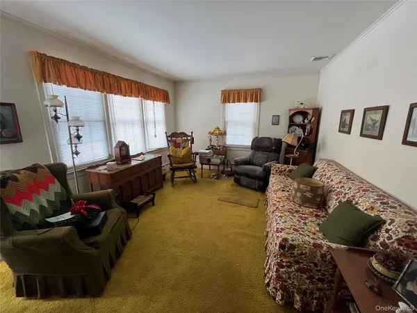 $600,000 | 300 Hewlett Avenue, East Patchogue, NY 11772