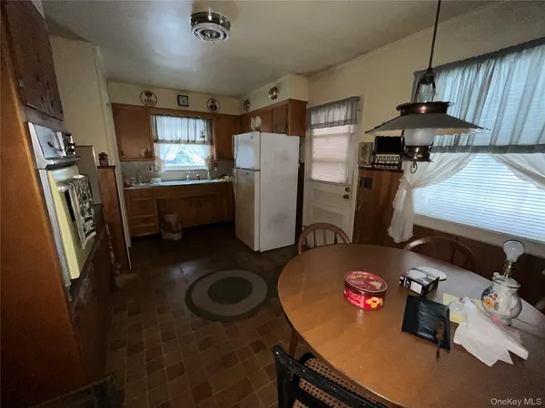 $600,000 | 300 Hewlett Avenue, East Patchogue, NY 11772