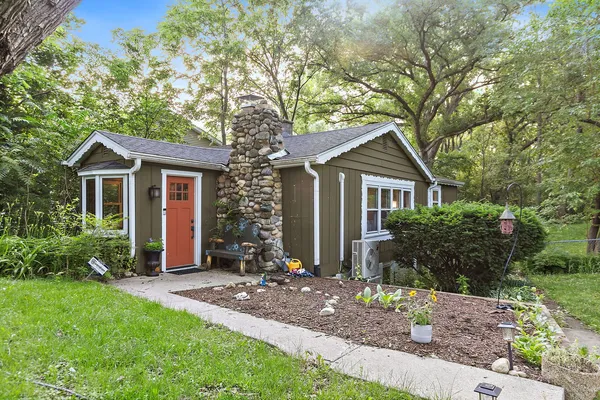 $299,900 | 5806 Wonder Woods Drive, Wonder Lake, IL 60097