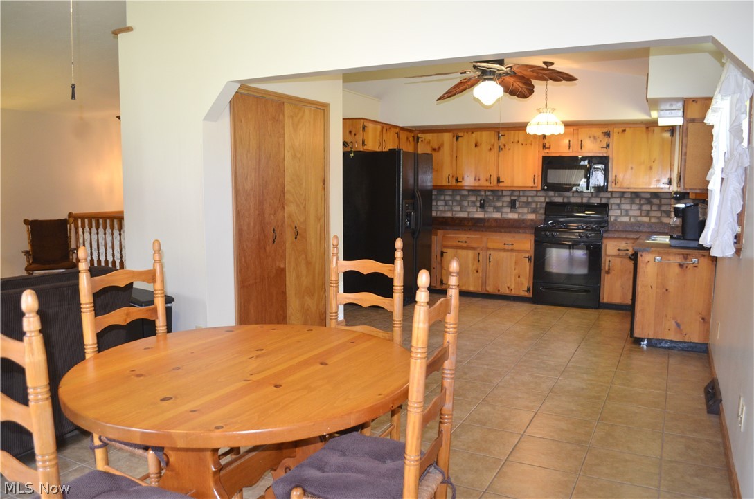 3198 Spring Valley Road Akron, OH 44333 - Photo 7 of 25