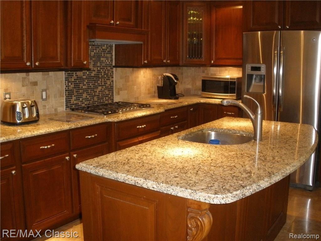 849 Briar Court Rochester Hills, MI 48309 - Photo 8 of 27